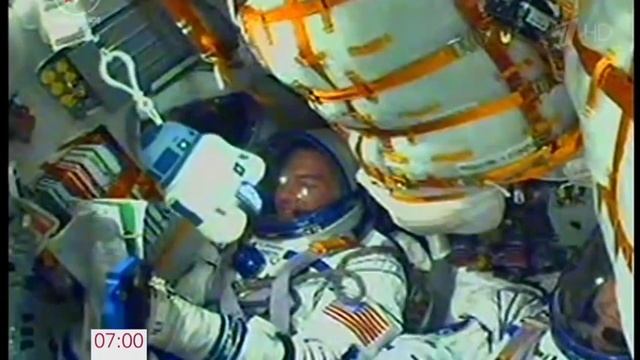 Космический корабль "Союз" успешно доставил космонавтов с продовольствием на МКС смотреть онлайн