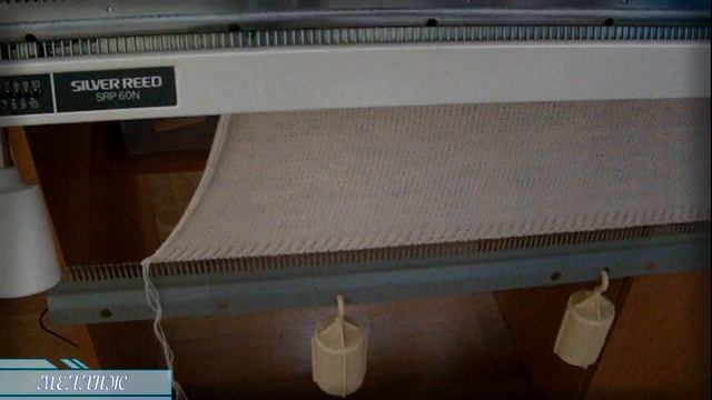 МК Зимняя шапка с аранами на машинке смотреть онлайн