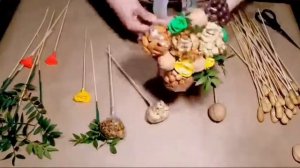 Как собрать букет из орехов