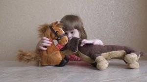 распаковка интерактивная игрушка лошадка повторюшка/unboxing interactive toy horse