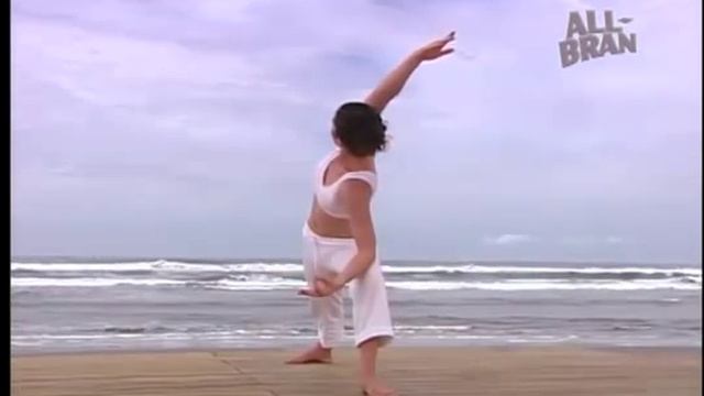 Ejercicios de Yoga para principiantes, Rutina de Yoga de 15 minutos смотреть онлайн