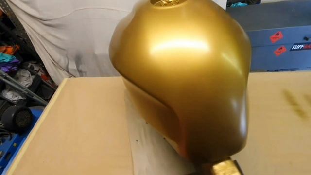 Iwata Kiwami1 B8 & Iwata W300WB For Base And Clear Coat Spraying A Motorcycle Tank New Iwata W101 смотреть онлайн