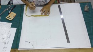 Основа  из трикотажа с нагрудной вытачкой.