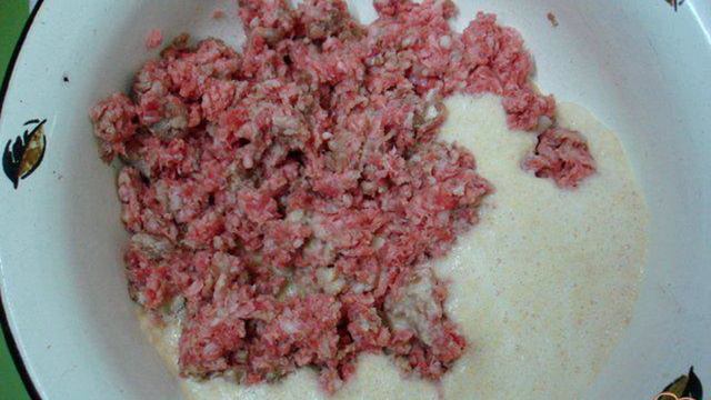Рулет мясной с яйцами