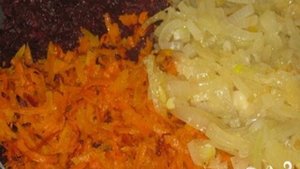 Тушеная свекла с морковью