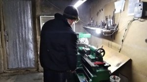 НАРЕЗАЮ ШНЕК НА ТОКАРНОМ СТАНКЕ ТВ 320