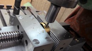 Фрезерование паза высокой точности концевой фрезой