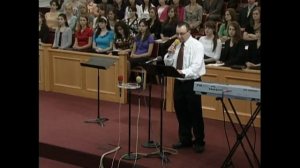 Идёт, спотыкается, падает..- стих..