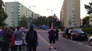Пилот вертолета - профессионал! Посадил вертолёт посреди города, ради спасения человека. Чехия.