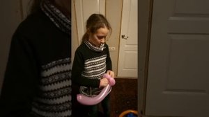 Делаем на день рождения из шариков пистолет！