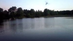 Катер с пультом управления. Лодка на радиоуправлении.