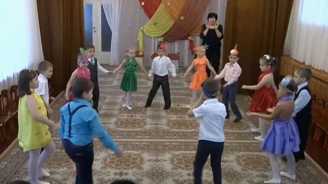 Огородная хороводная песня. Осенние танцы. смотреть онлайн