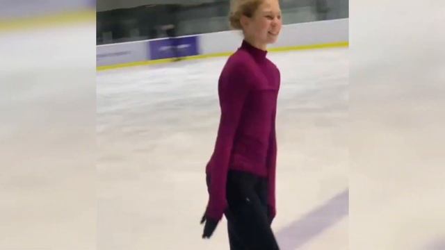 с настроением Александра Трусова с Е. Плющенко на тренировке Сегодня Саша стартует на ОИ в Пекине смотреть онлайн