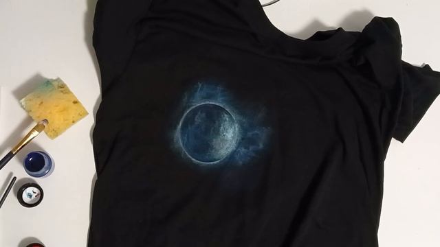 Рисую на футболке акрилом | T-shirt painting смотреть онлайн