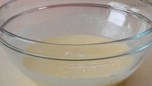 Ленивый пирог с зелёным луком, яйцом и сыром.