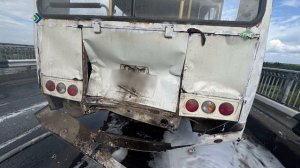 В Сыктывкаре в аварии с участием автобуса и грузовика пострадали 6 человек,  в том числе двое детей