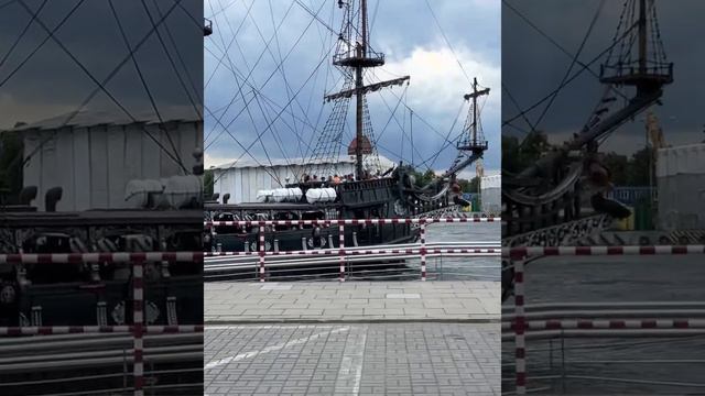 В порту Гданьск выделены две области с естественными различными эксплуатационными параметрами. смотреть онлайн