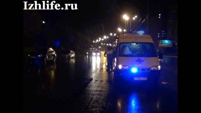 В Ижевске легковушка врезалась в столб смотреть онлайн