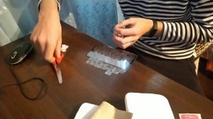 Как наклеить защитное стекло второй раз.