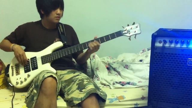 Muse - Hysteria bass cover by J.B. смотреть онлайн