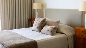 Интерьер спальни малой площади  10 рекомендаций