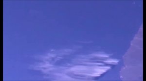 Красный НЛО попал на камеру МКС в прямом эфире