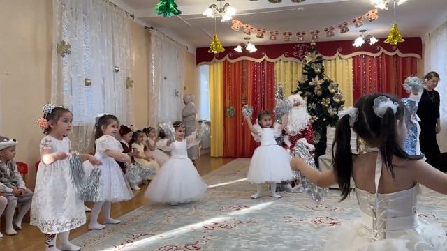 Младшая группа - 1 комната. Новый год 2024!! смотреть онлайн