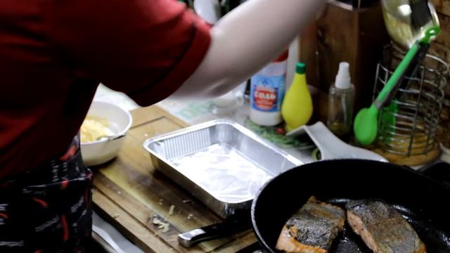 Форель запеченная под яично-сырным соусом