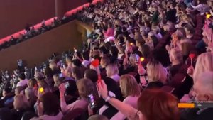 Совсем как Юра: дочь и сын Шатунова впервые вышли на сцену (видео)