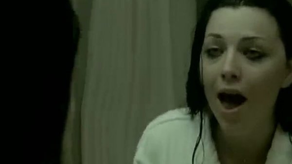 Evanescence everybody s fool. Amy Lee Everybody s Fool. Evanescence Everybody's Fool клип. Кадры Evanescence Everybody's Fool. Джен Маджура Evanescence.