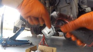 How to change a Nissan Qashqai brake caliper/Как поменять тормозной суппорт Nissan Qashqai