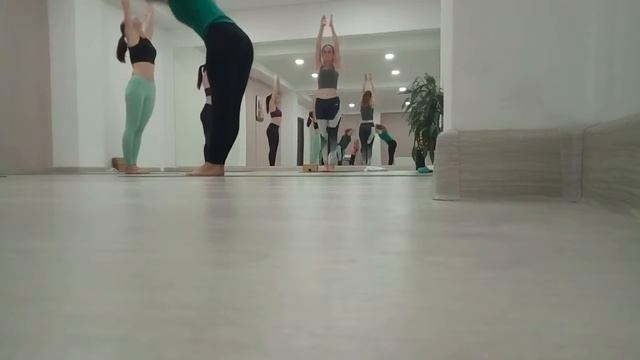 Разминка стоя и Сурья Намаскар смотреть онлайн