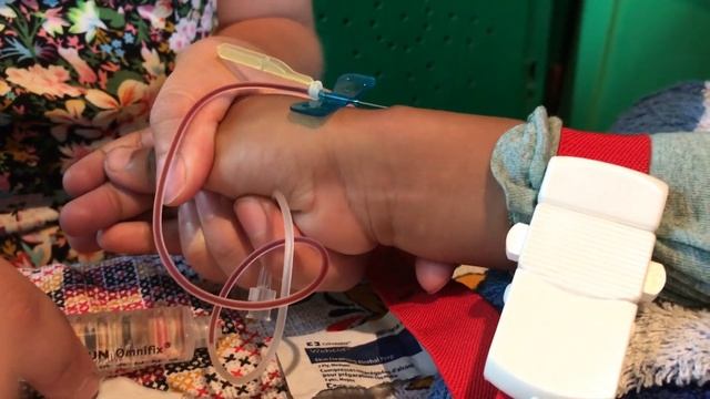 Видео укола БЛИЗКО Укол ребенку УКОЛ ВИДЕО смотреть онлайн