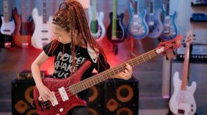 Ellen Alaverdyan (11yo) plays Muse - Hysteria (Bass Cover)