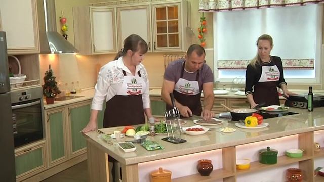 Говяжью вырезку и итальянские колбаски приготовили в студии "ГастрономЪ" супруги Ивакины смотреть онлайн