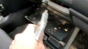 Как заменить салонный фильтр кондиционера Mitsubishi Carisma. Фильтр салона mitsubishi carisma.