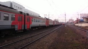 Встреча двух электропоездов на станции Нижегородская