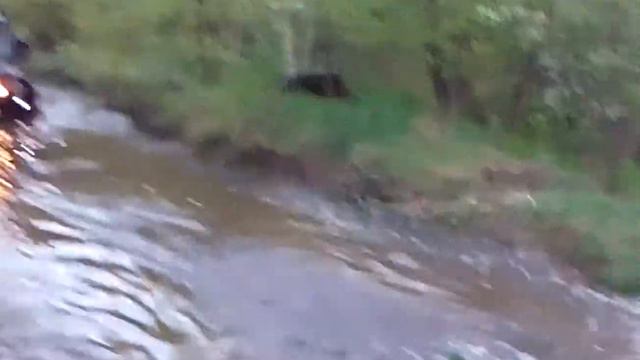 Уаз Хантер в лесу затопило дорогу смотреть онлайн