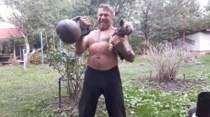 Гиря 24 кг. Как ее и Марусю  поднимать на бицепс.