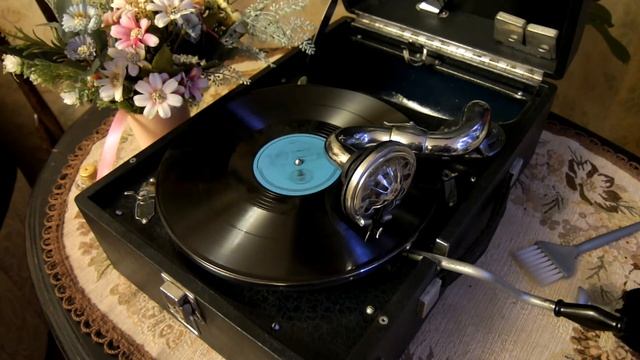 ? Песня Дружбы - детский хор В. Соколова, играет патефон смотреть онлайн