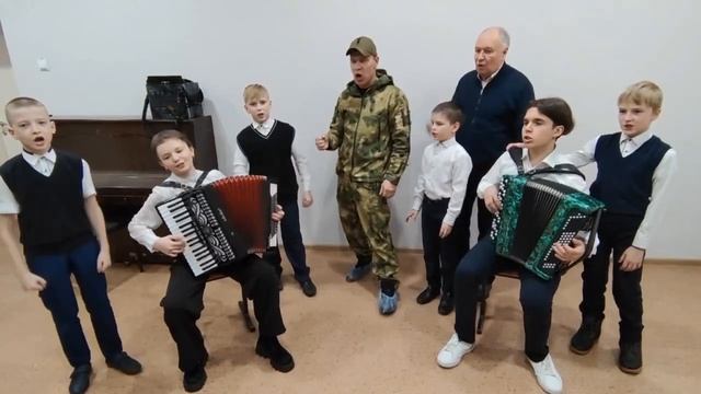 Ученики школы искусств из города Котовска Тамбовской области спели песню об артиллеристах