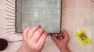 Сделала хлебницу из картона и джута.