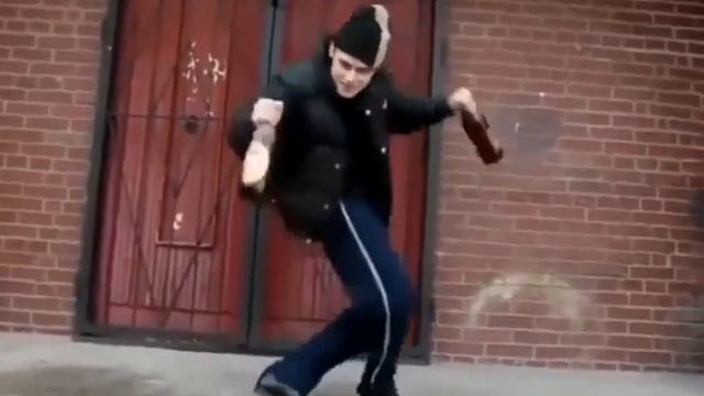 КОЛЯН ТАНЦУЕТ ЛУЧШЕ ВСЕХ