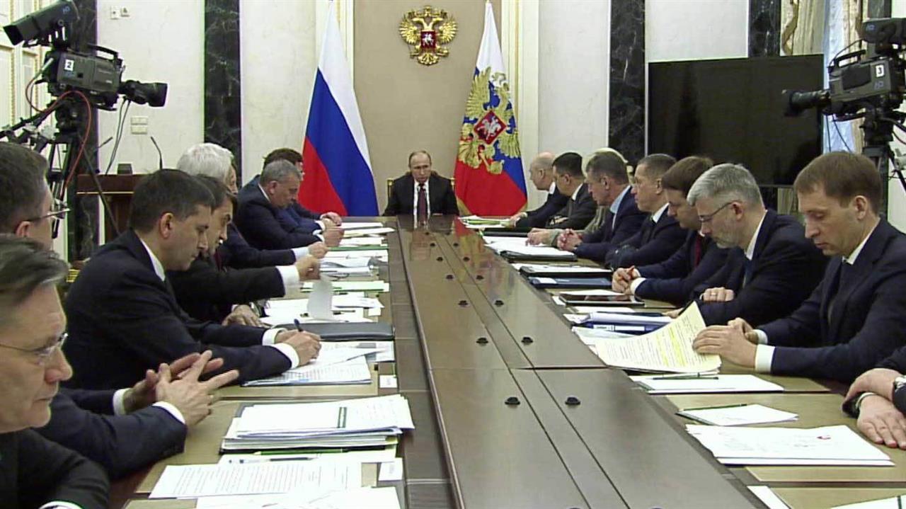 Спустя неделю после послания Федеральному собранию президент потребовал у министров отчет
