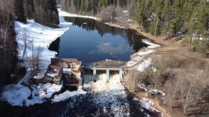 плотина Белогорской ГЭС на реке Оредеж в Ленинградской области