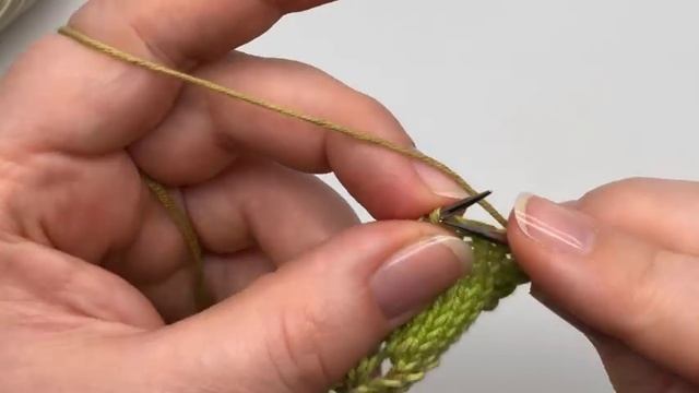 Уроки вязания спицами. Вяжем кокетку платья для куклы смотреть онлайн