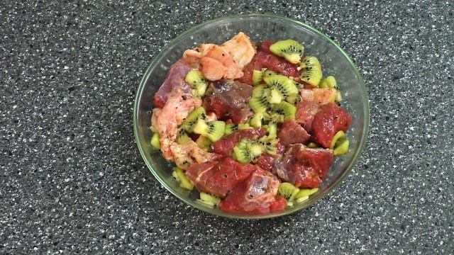 Мясо маринованное в киви. Быстрый маринад для шашлыка. Лучший маринад для мяса. Маринад из киви