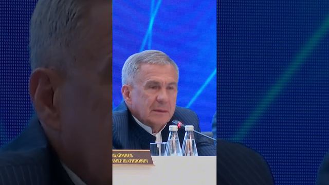 Минниханов: «Это коррупция, скорее всего, другого слова я не найду. Стыд и позор таким школам!»