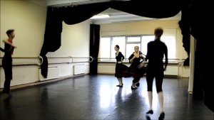 Молдавский народный танец. Молдовеняска. 4 семестр.