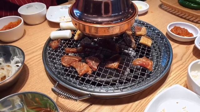 VLOG 2: МНОГО МЯСА. Покупки с DAISO. Шведский стол ПУПЭ в КОРЕЕ